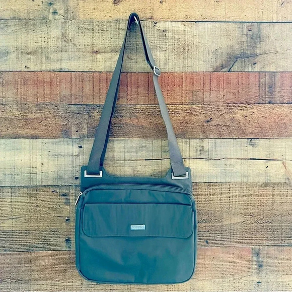 Baggallini Nylon Zippered Crossbody Bag - Picture 1 of 7